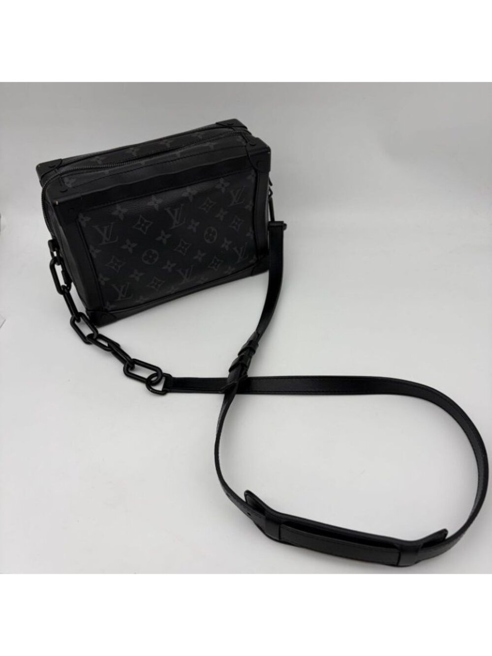 Louis Vuitton Soft Trunk Monogram Eclipse - Picture 7 of 16